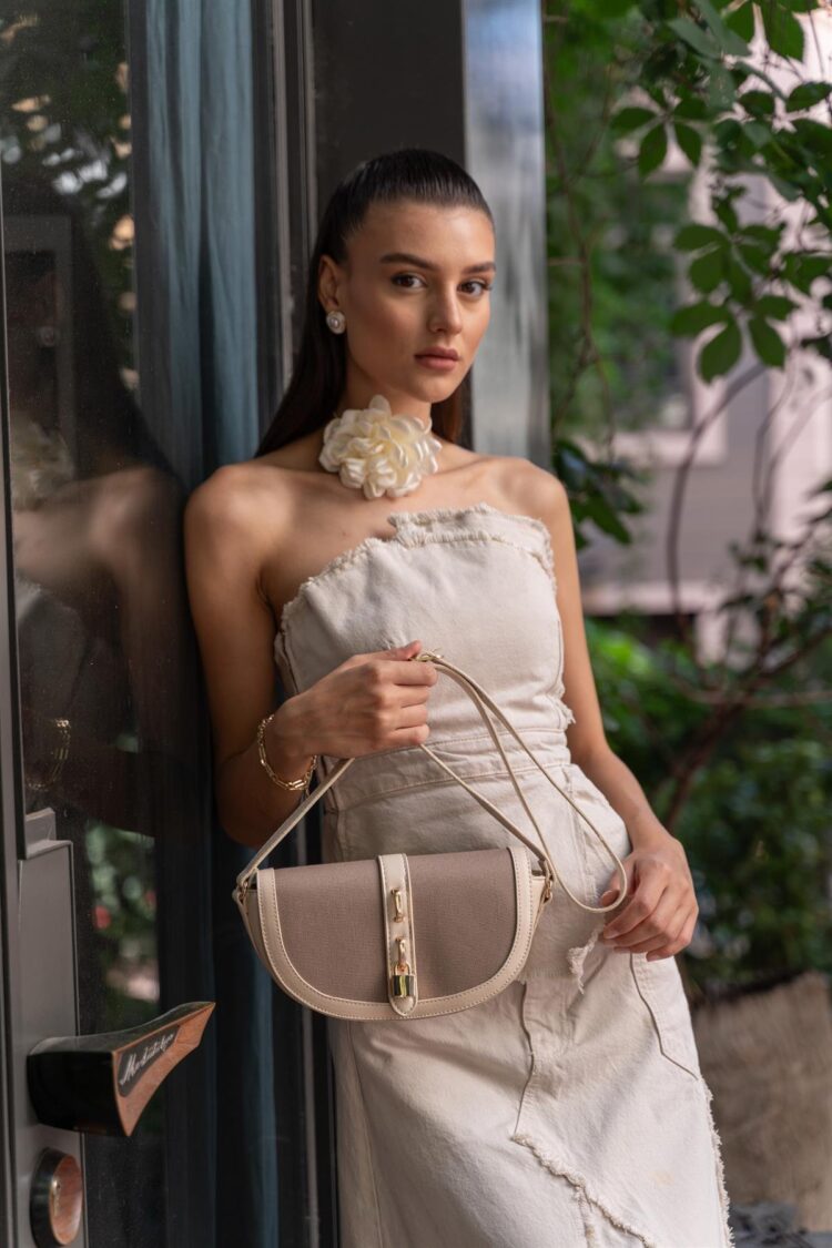Diva Contrast Design Crossbody Bag