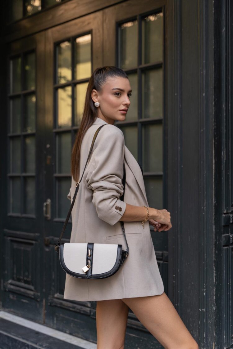 Diva Contrast Design Crossbody Bag - - Cream