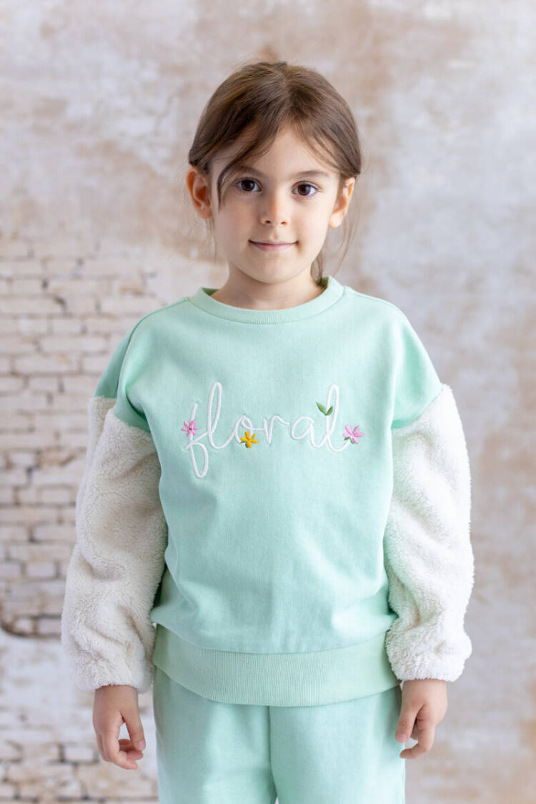 Wholesale Girl's Plush Sleeve Detailed Embroidered Sweatshirt 1-12Y - Brand: Zeyland - Kids & Baby Clothes Wholesale - Globality Store