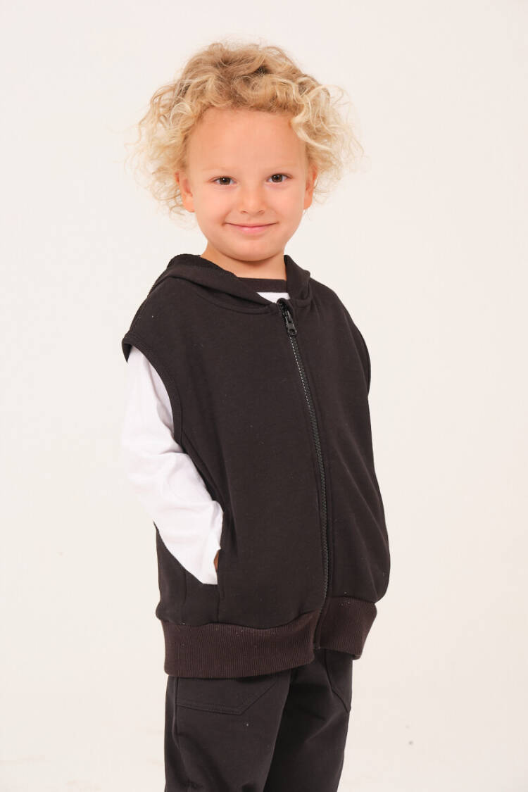 Wholesale Unisex Kids Basic Hooded Vest 1-12Y - Brand: Zeyland - Kids & Baby Clothes Wholesale - Globality Store