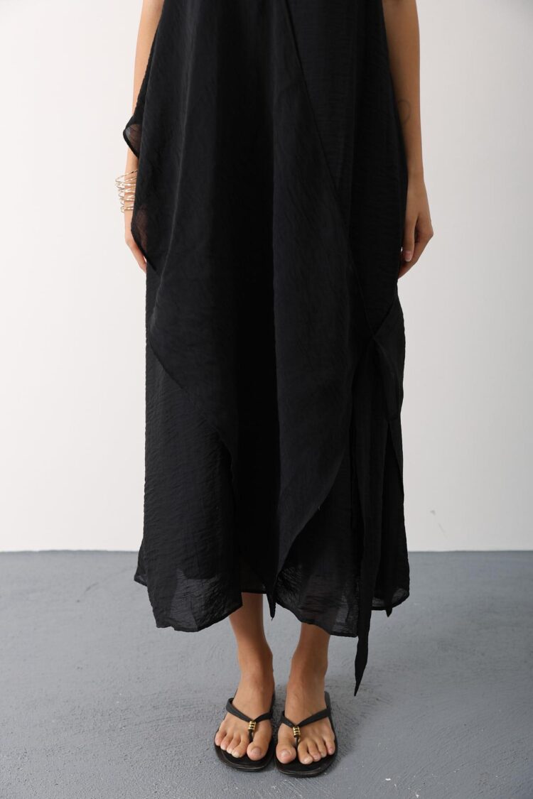 ElegantMaxi Shift Dress With High Neck