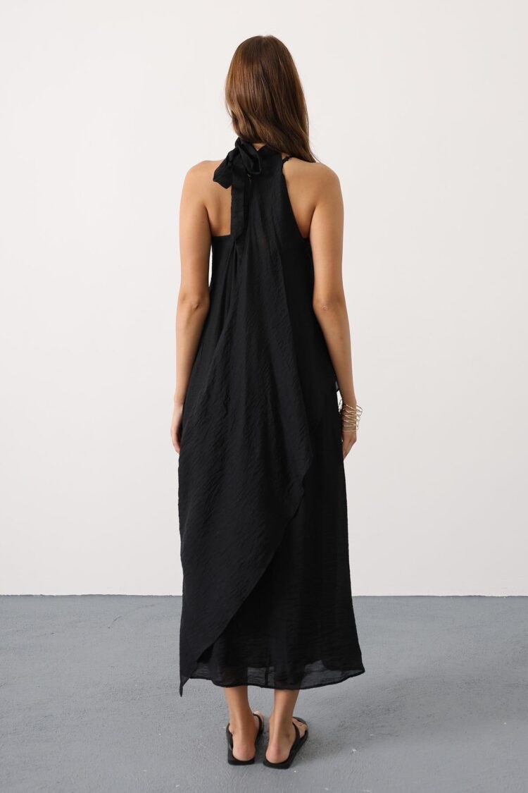 ElegantMaxi Shift Dress With High Neck