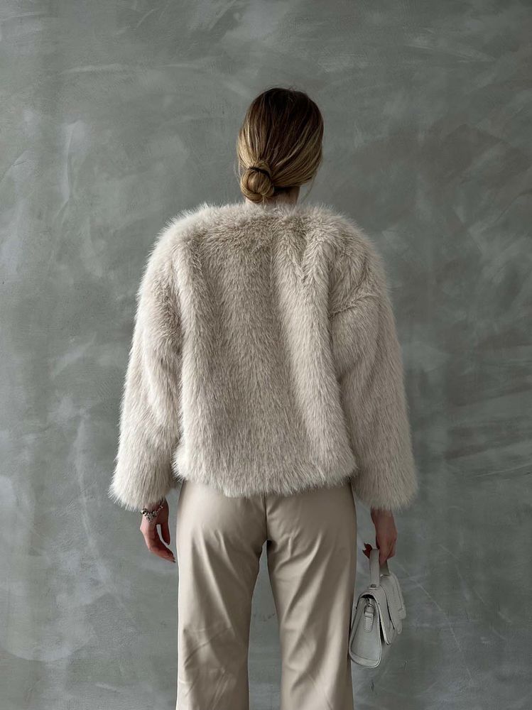 Beige Elegant Fur Jacket With Round Collar