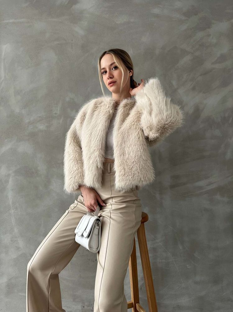 Beige Elegant Fur Jacket With Round Collar