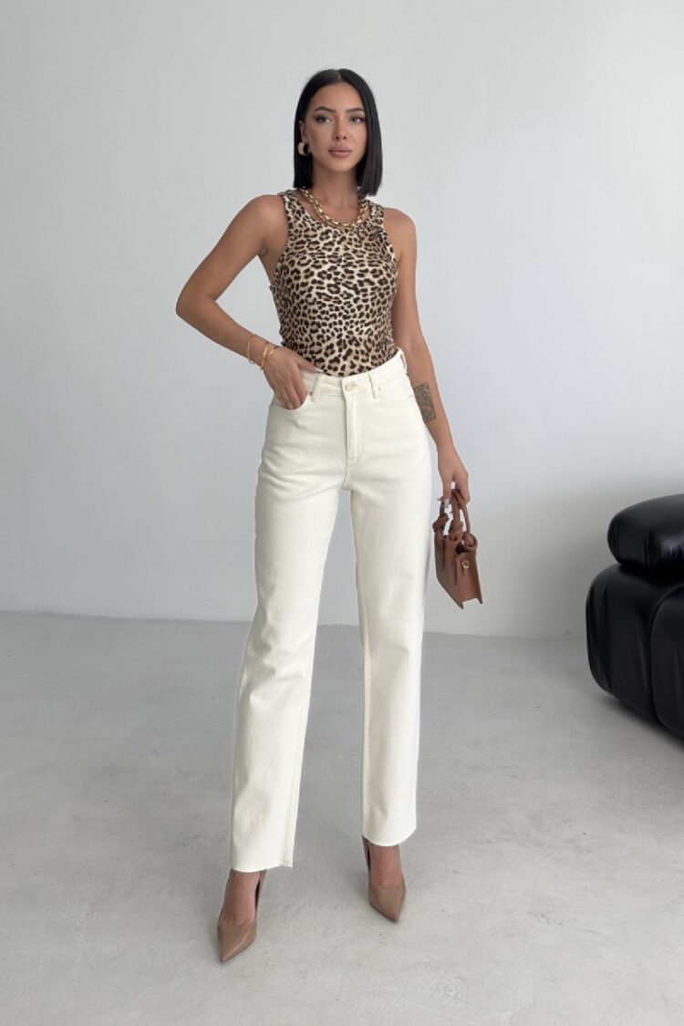 White Mom Jeans With High Waist And Buttoned Closure - Brand: XLove - Women & Kids, Baby Clothes Wholesale - Globality Store
