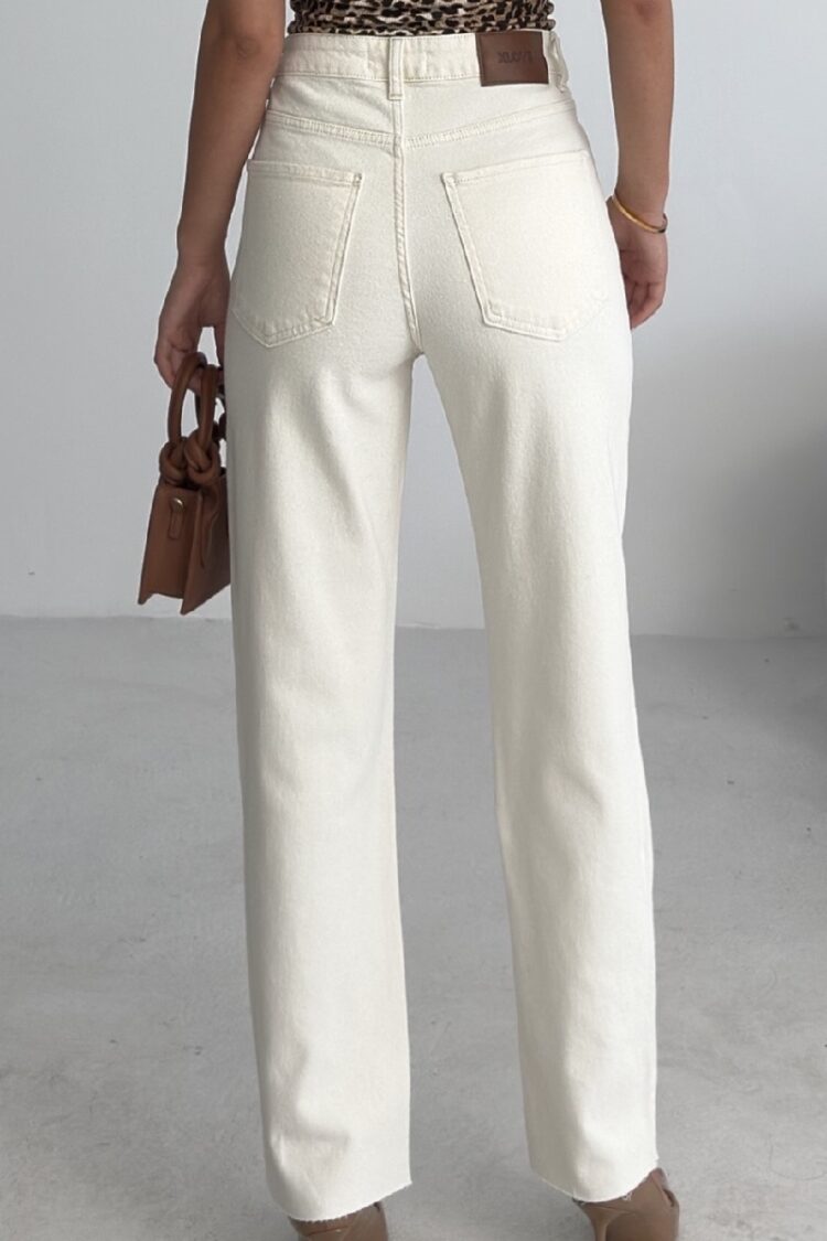 White Mom Jeans With High Waist And Buttoned Closure