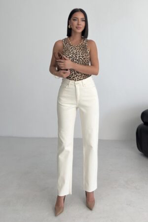 White Mom Jeans With High Waist And Buttoned Closure - Brand: XLove - Women & Kids, Baby Clothes Wholesale - Globality Store