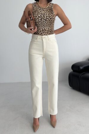 White Mom Jeans With High Waist And Buttoned Closure - Brand: XLove - Women & Kids, Baby Clothes Wholesale - Globality Store