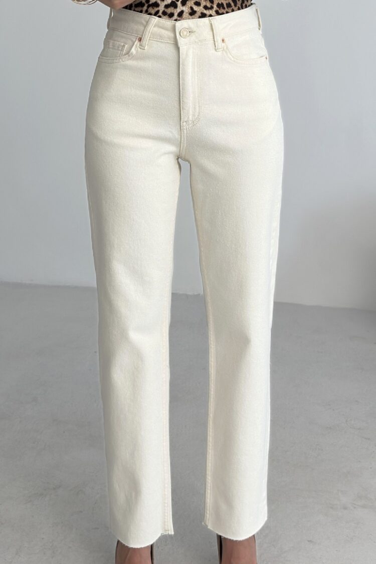 White Mom Jeans With High Waist And Buttoned Closure