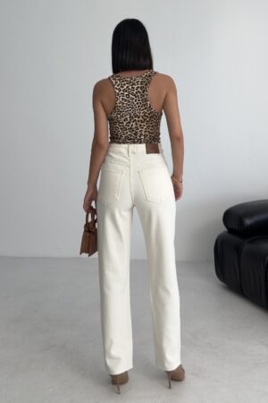 White Mom Jeans With High Waist And Buttoned Closure - Brand: XLove - Women & Kids, Baby Clothes Wholesale - Globality Store