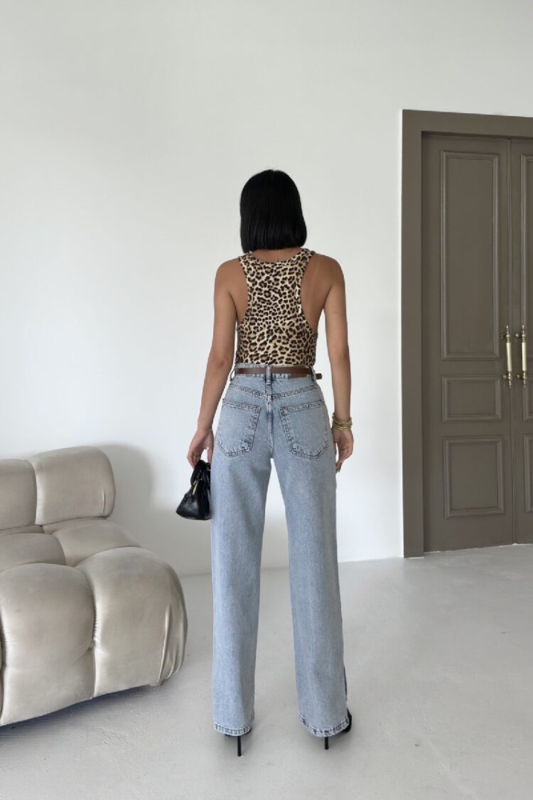Mom Jeans With High Waist And Straight Leg