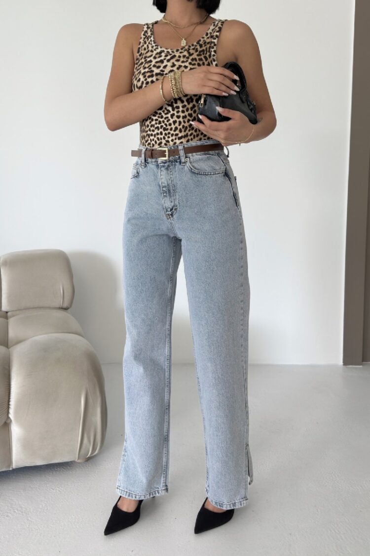 Mom Jeans With High Waist And Straight Leg