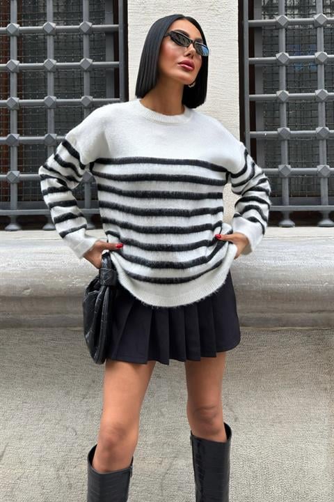 White Striped Oversized Fit Sweater - Brand: Sobe Istanbul - Women & Kids, Baby Clothes Wholesale - Globality Store