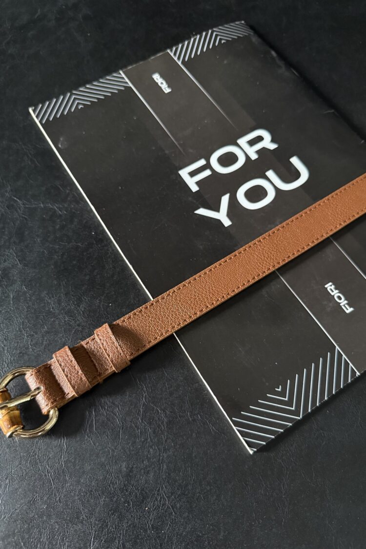 Women's Belt With Oval Buckle