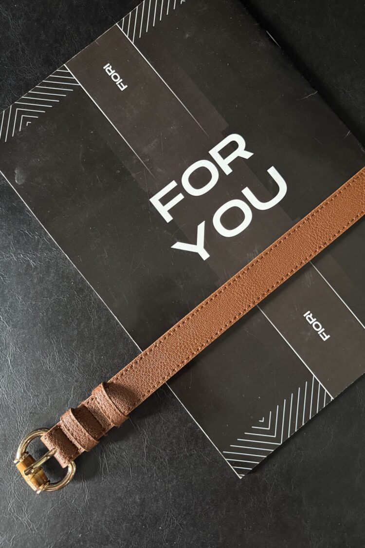 Women's Belt With Oval Buckle
