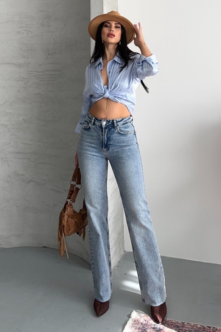 Mom Jeans With High Waist And Straight Leg