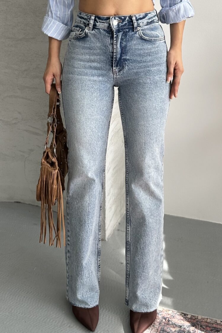 Mom Jeans With High Waist And Straight Leg
