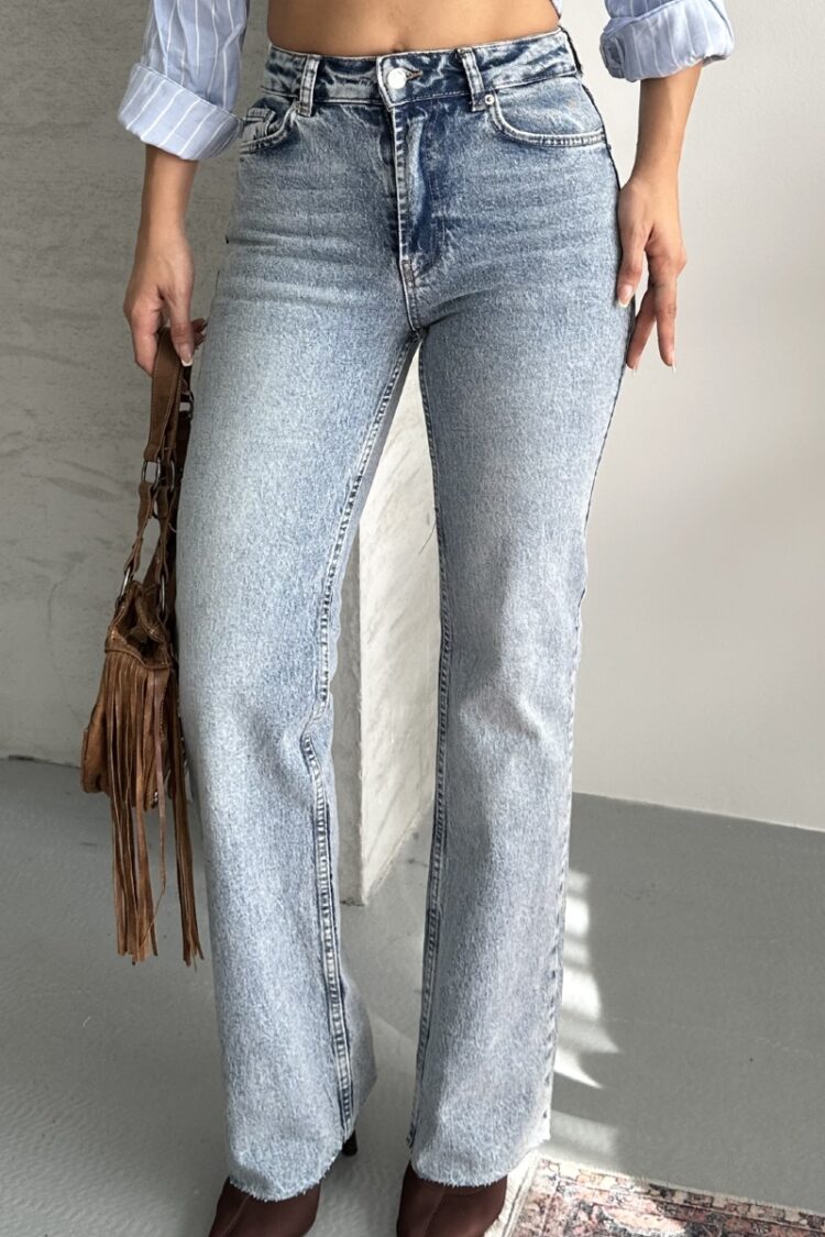 Mom Jeans With High Waist And Straight Leg