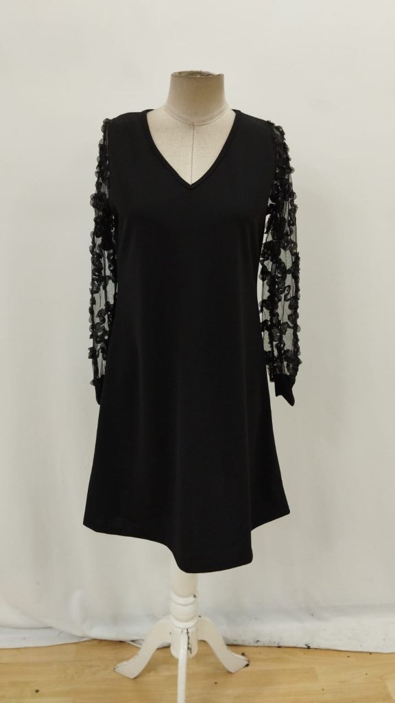Elegant Black Shift Dress With V-Neck And Long Sleeves