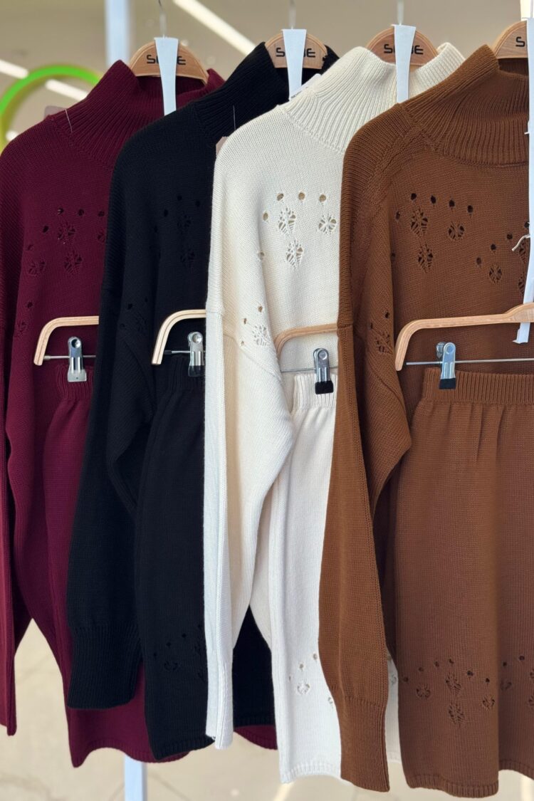 Set With Turtle Neck And Bodycon Mini Skirt