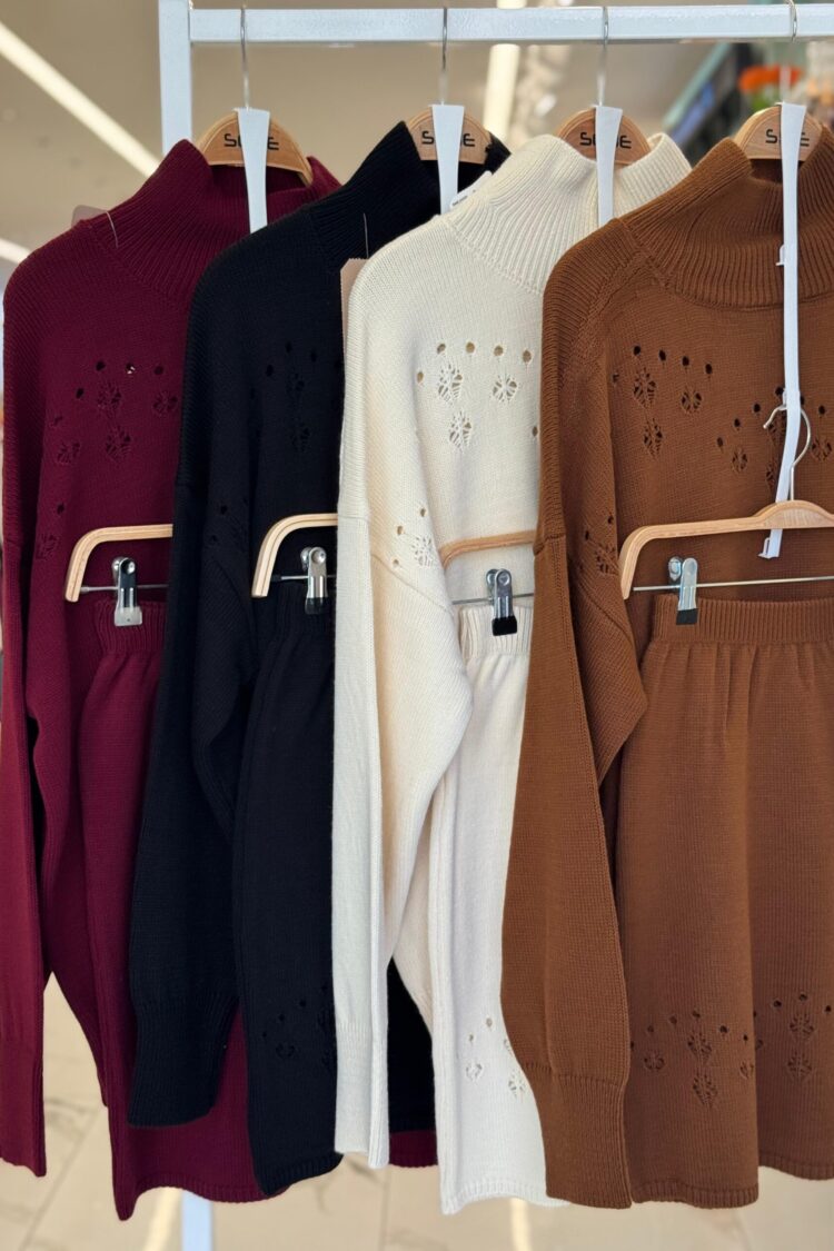 Set With Turtle Neck And Bodycon Mini Skirt