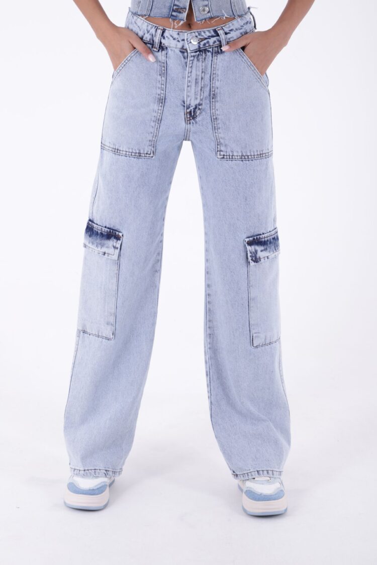 Wide Leg Jeans With Cargo Pockets - Light