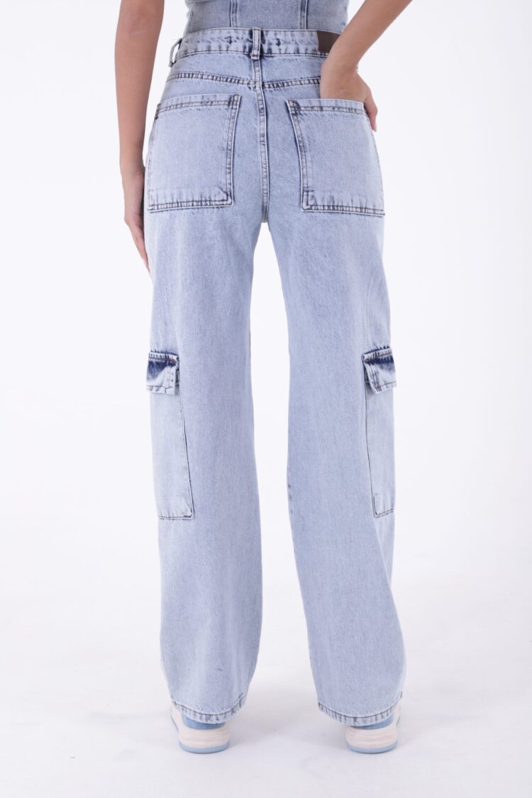 Wide Leg Jeans With Cargo Pockets - Light