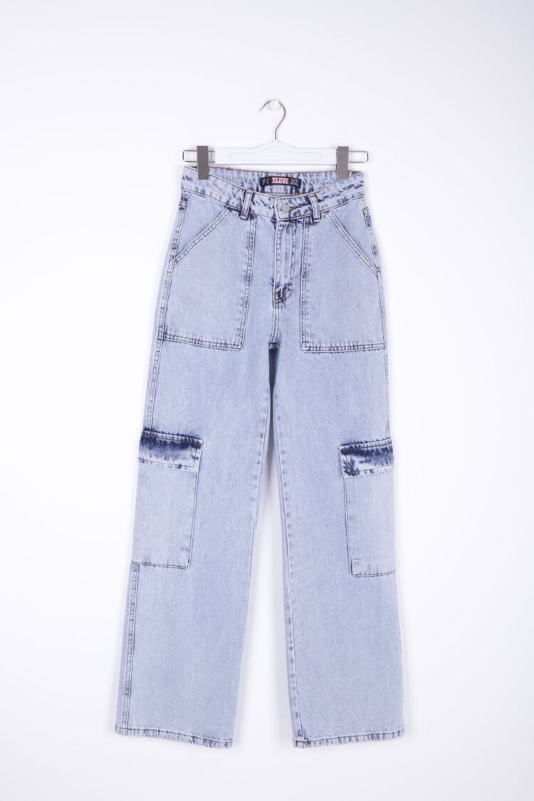 Wide Leg Jeans With Cargo Pockets - Light