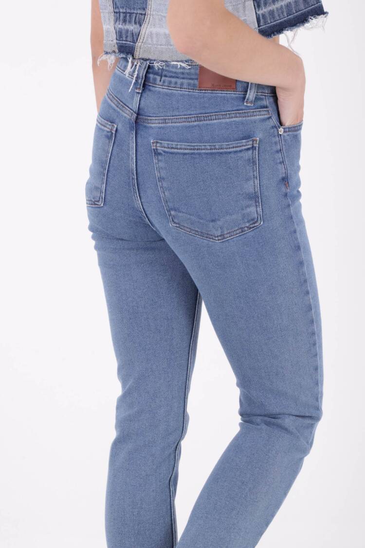 Seamless Mom Fit Jeans