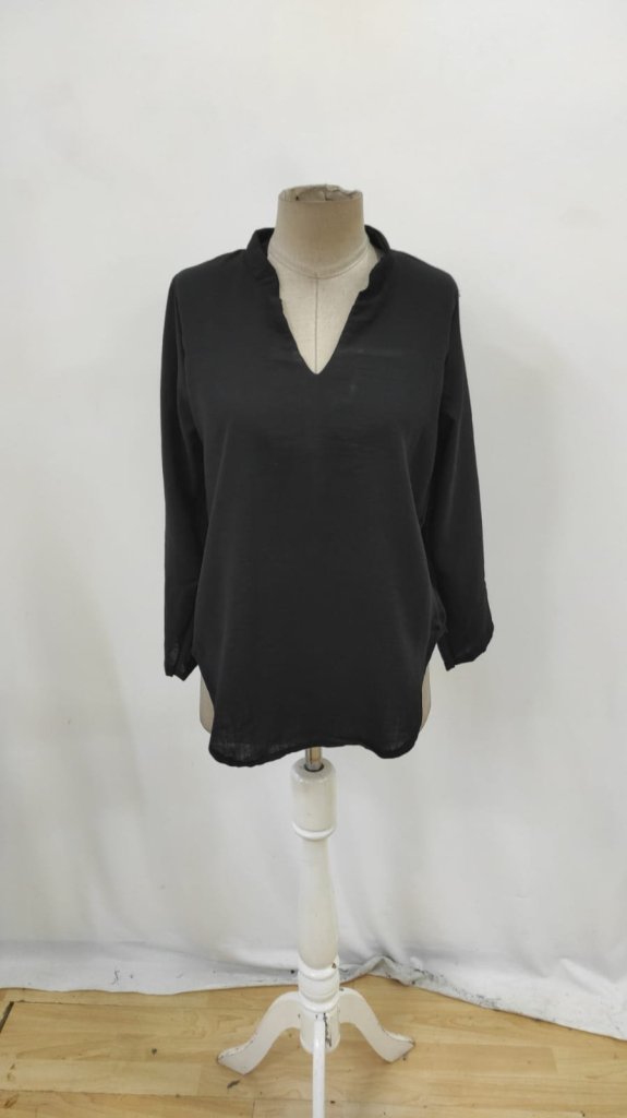 Elegant Blouse With V-Neck & 3/4 Sleeves