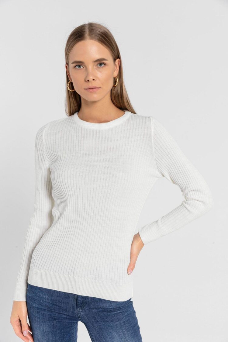 White Sweater With Slim Fit And Round Neck