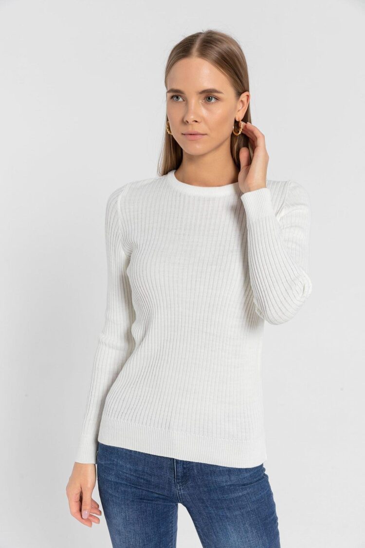 White Sweater With Slim Fit And Round Neck