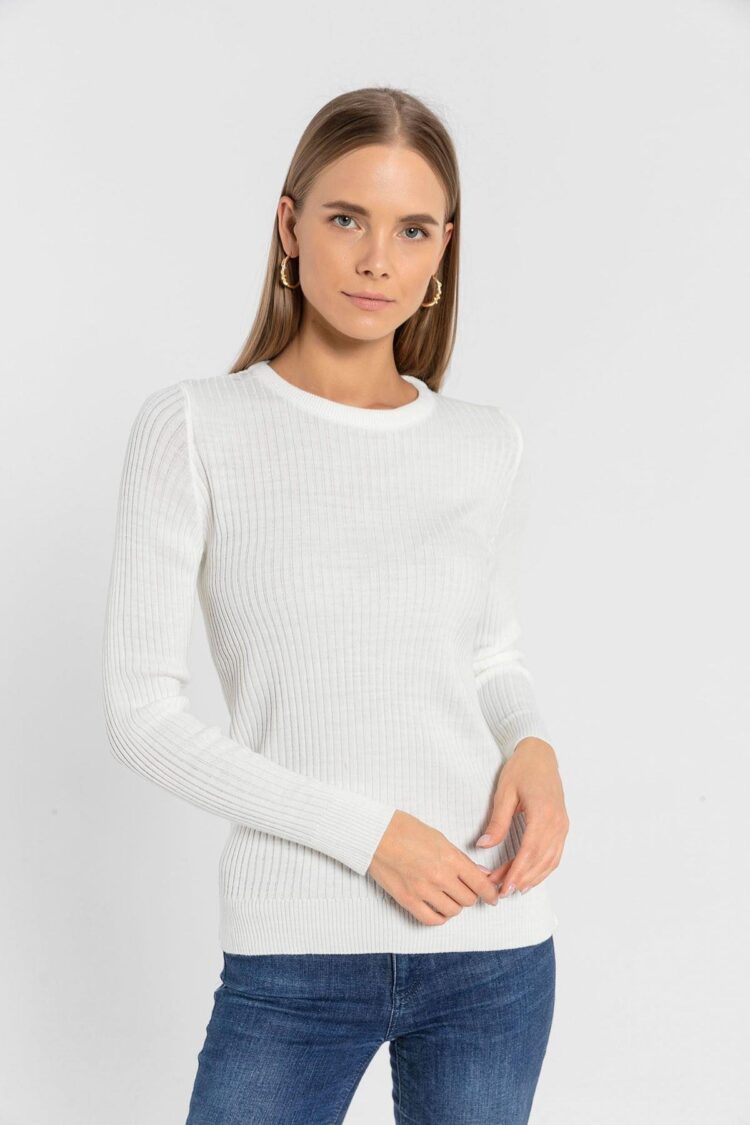 White Sweater With Slim Fit And Round Neck