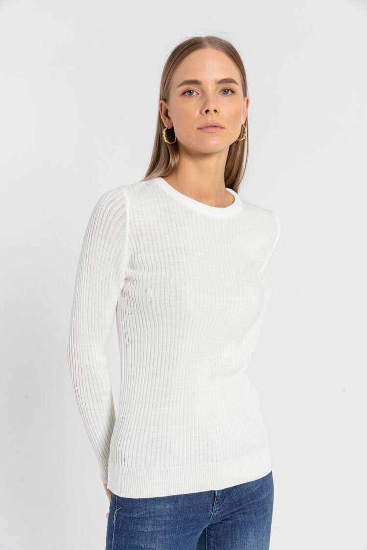 White Sweater With Slim Fit And Round Neck