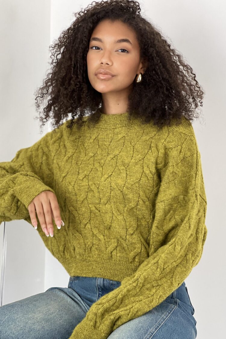 Green Casual Sweater With Crew Neck And Long Sleeves
