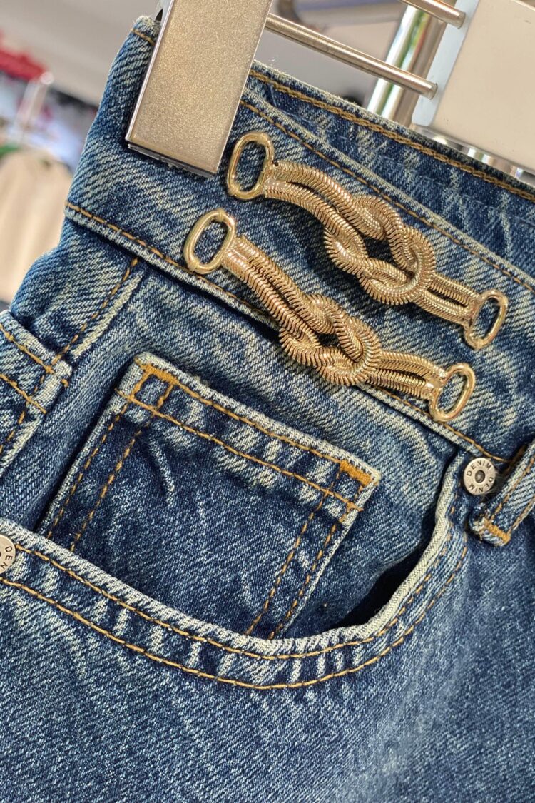 Blue Mom Jeans With Buttoned Closure And Straight Legs