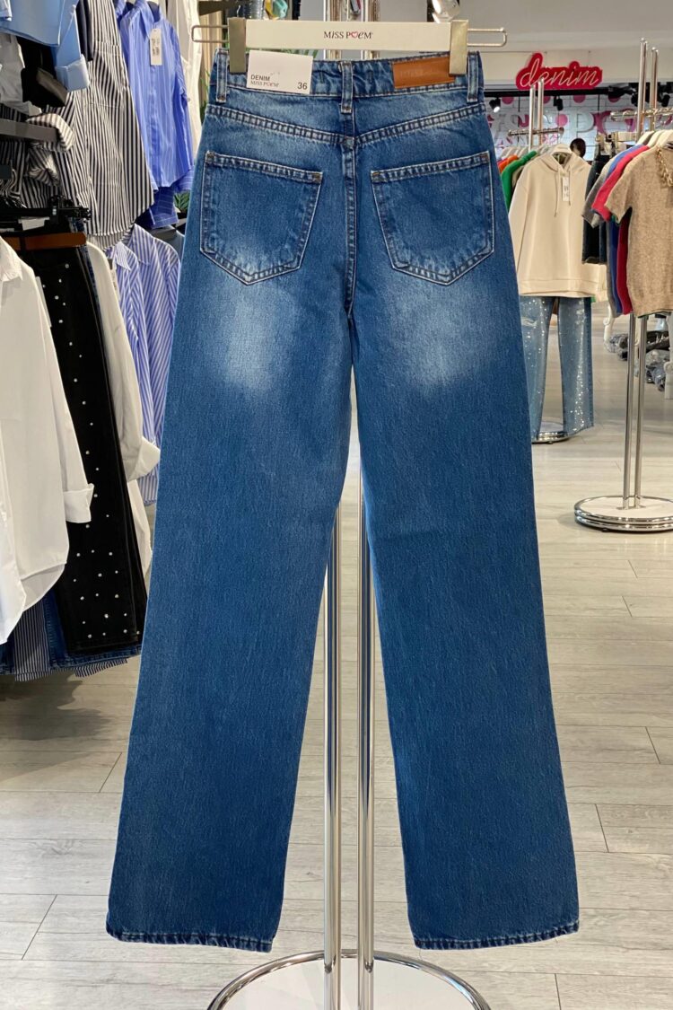 Blue Mom Jeans With Buttoned Closure And Straight Leg