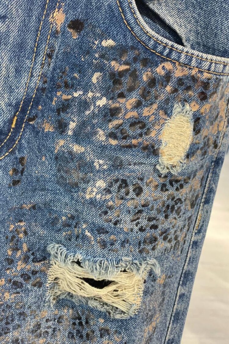 Blue Mom Jeans With Animal Print And High Waist