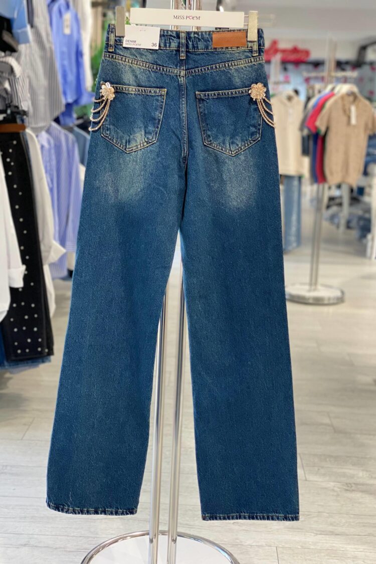 Blue Mom Jeans With Wide Leg And Buttoned Closure