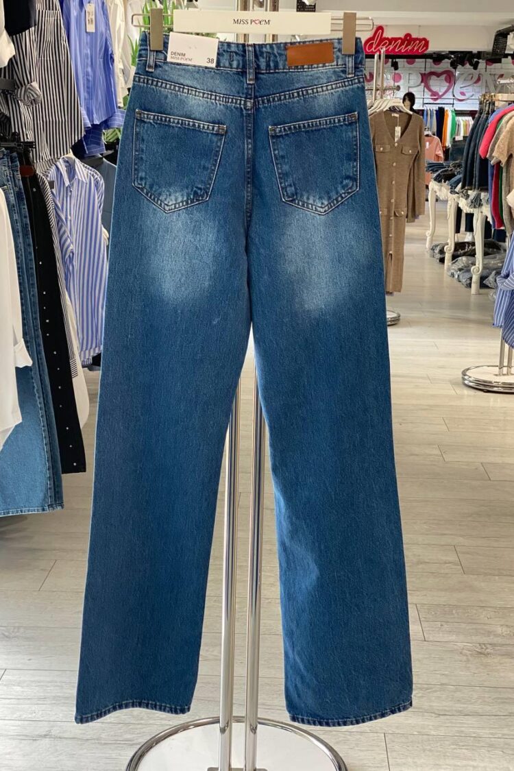 Blue Mom Jeans With Wide Leg And Button Closure