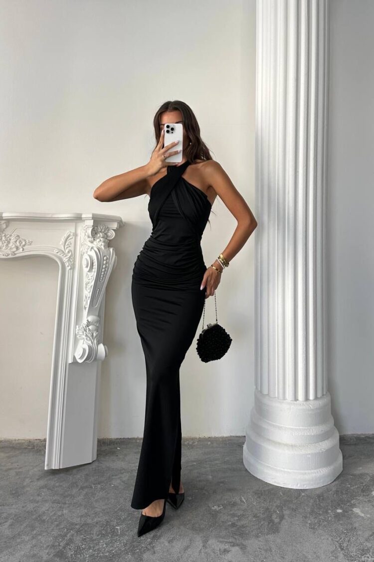 Elegant Sheath Dress With Halter Neck