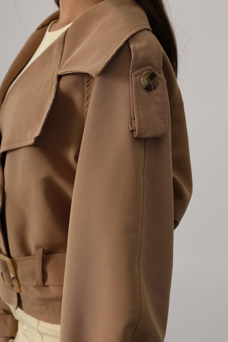 Beige Trenchcoat With Flap Pockets And Notched Collar