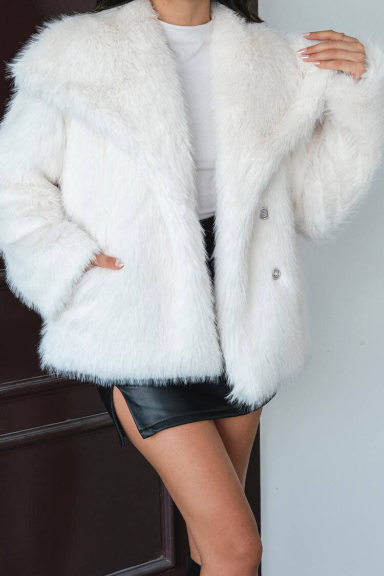 Elegant White Fur Coat With Notched Collar