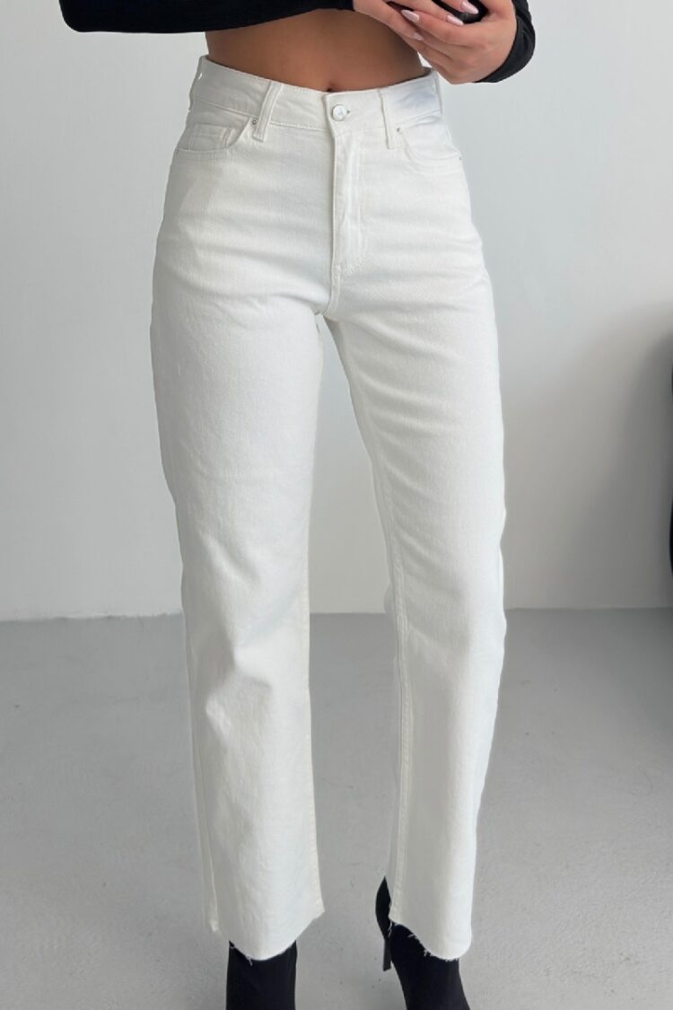 Mom Jeans With High Waist & Straight Leg