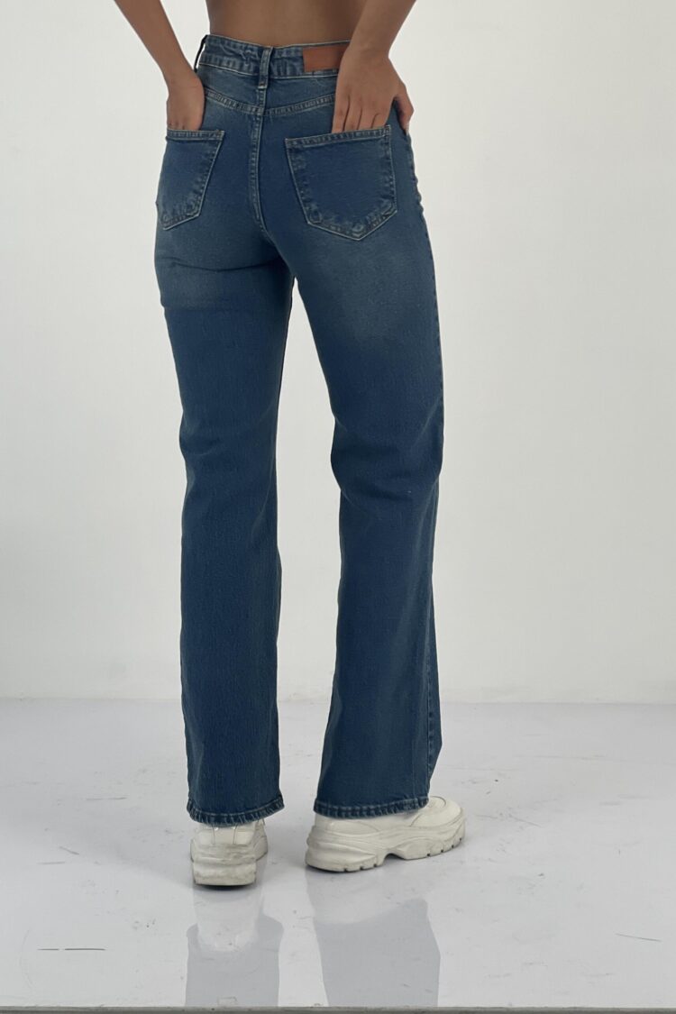 Mom Jeans With High Waist And Buttoned Closure