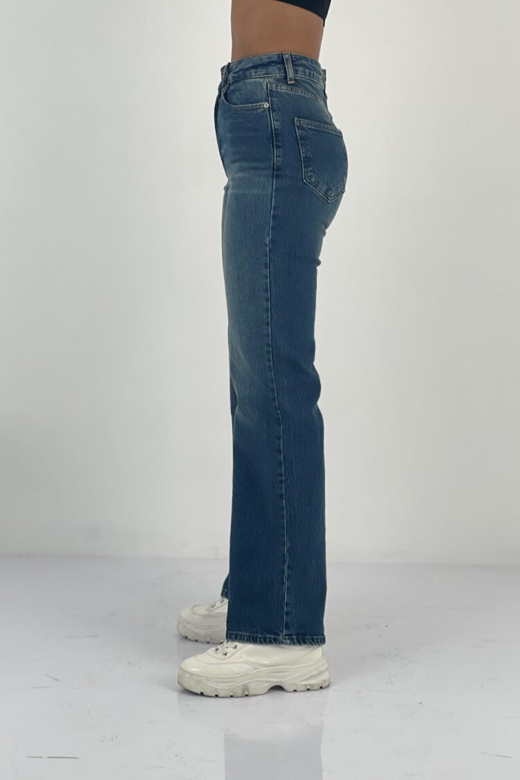 Mom Jeans With High Waist And Buttoned Closure