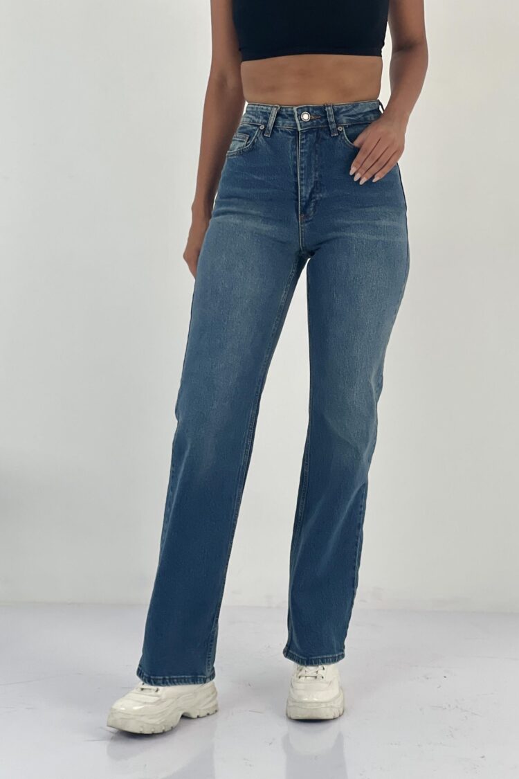 Mom Jeans With High Waist And Buttoned Closure