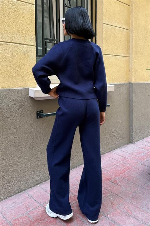 Set With Buttoned Palazzo Pants