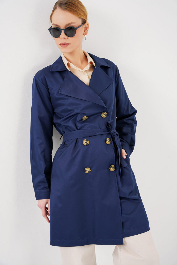 Trenchcoat - Elegant Single-Breasted With Flap Pockets