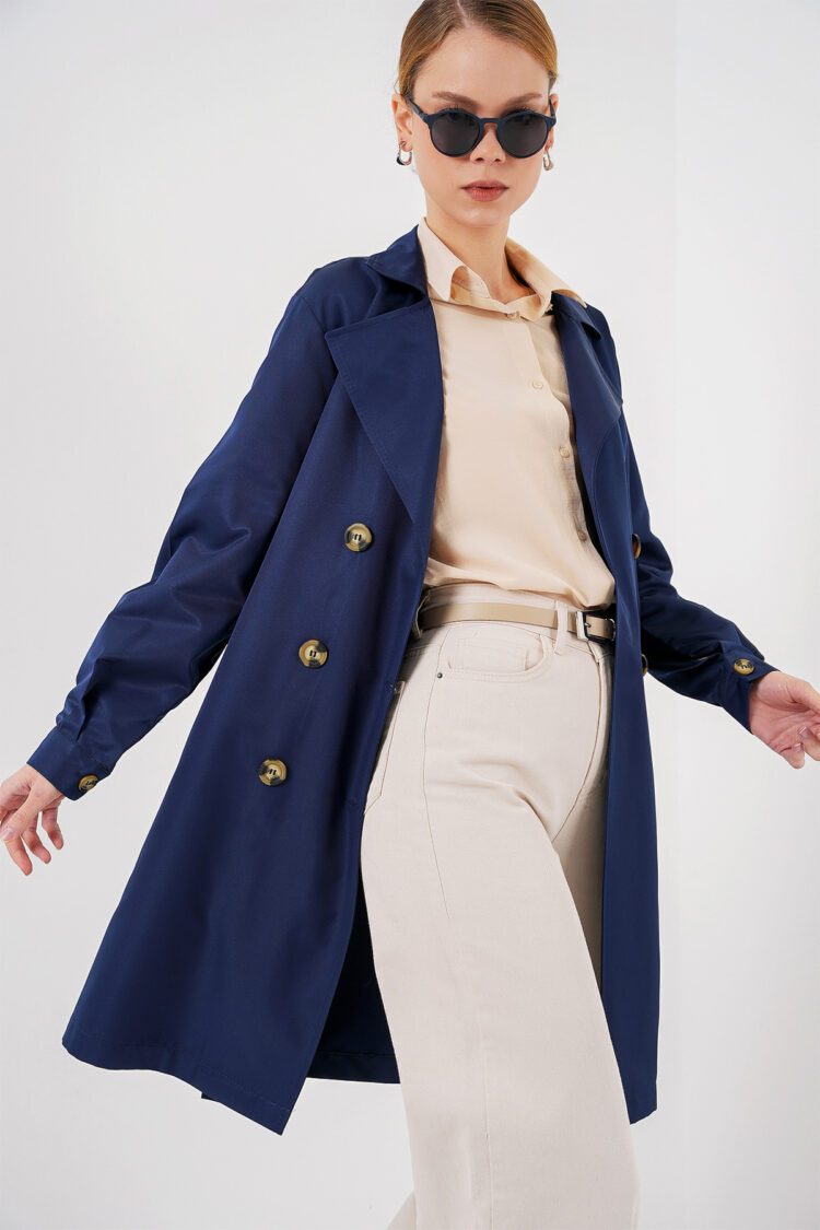 Trenchcoat - Elegant Single-Breasted With Flap Pockets